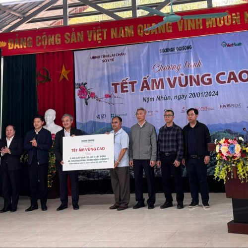 Tết ấm vùng cao tại Nậm Nhùn (Lai Châu) trao tặng 11 tủ thuốc cho các trạm y tế