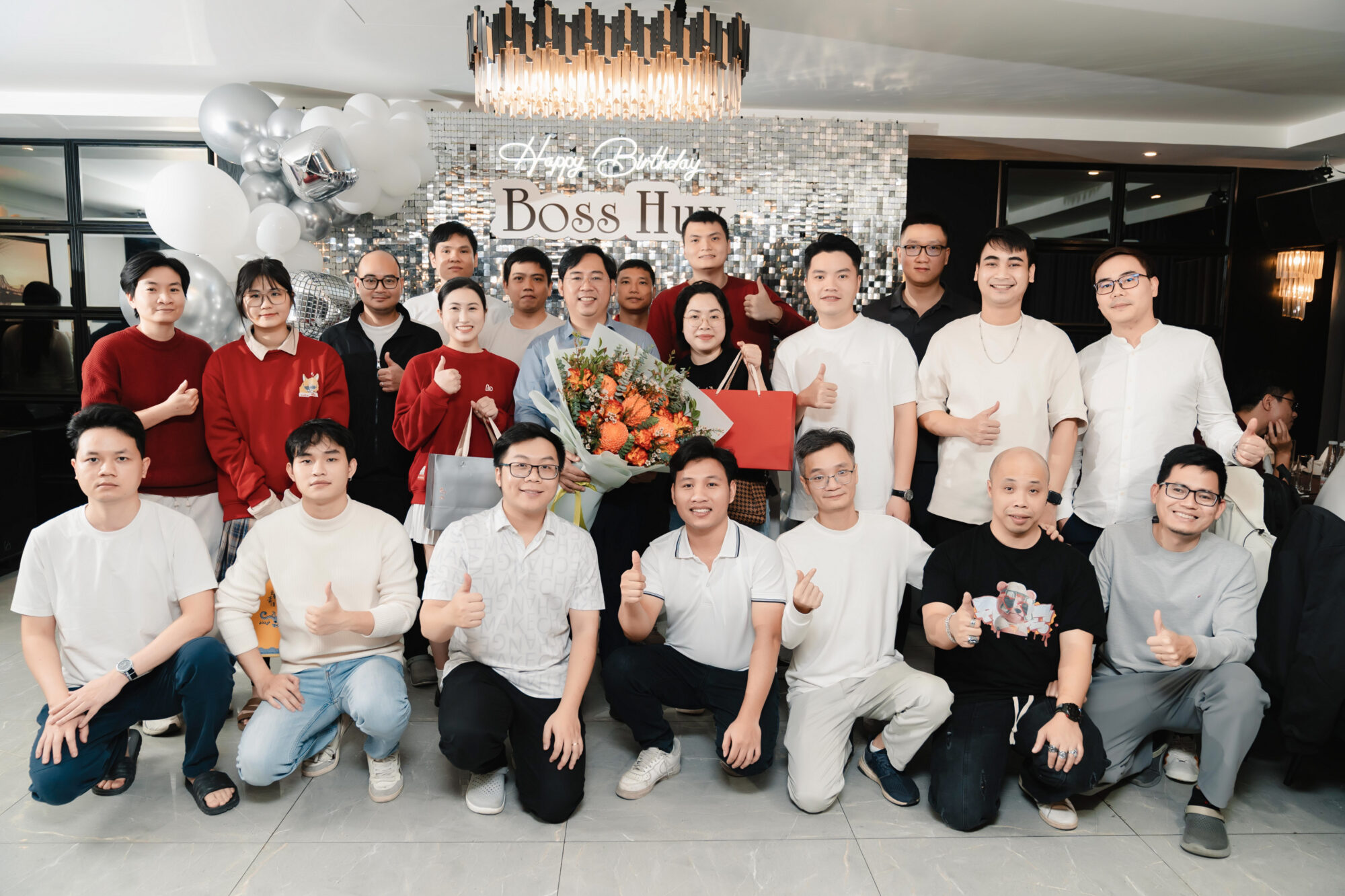 NHÌN LẠI NHỮNG KHOẢNH KHẮC ĐÁNG NHỚ TẠI BUỔI TIỆC CHÚC MỪNG SINH NHẬT SẾP HUY