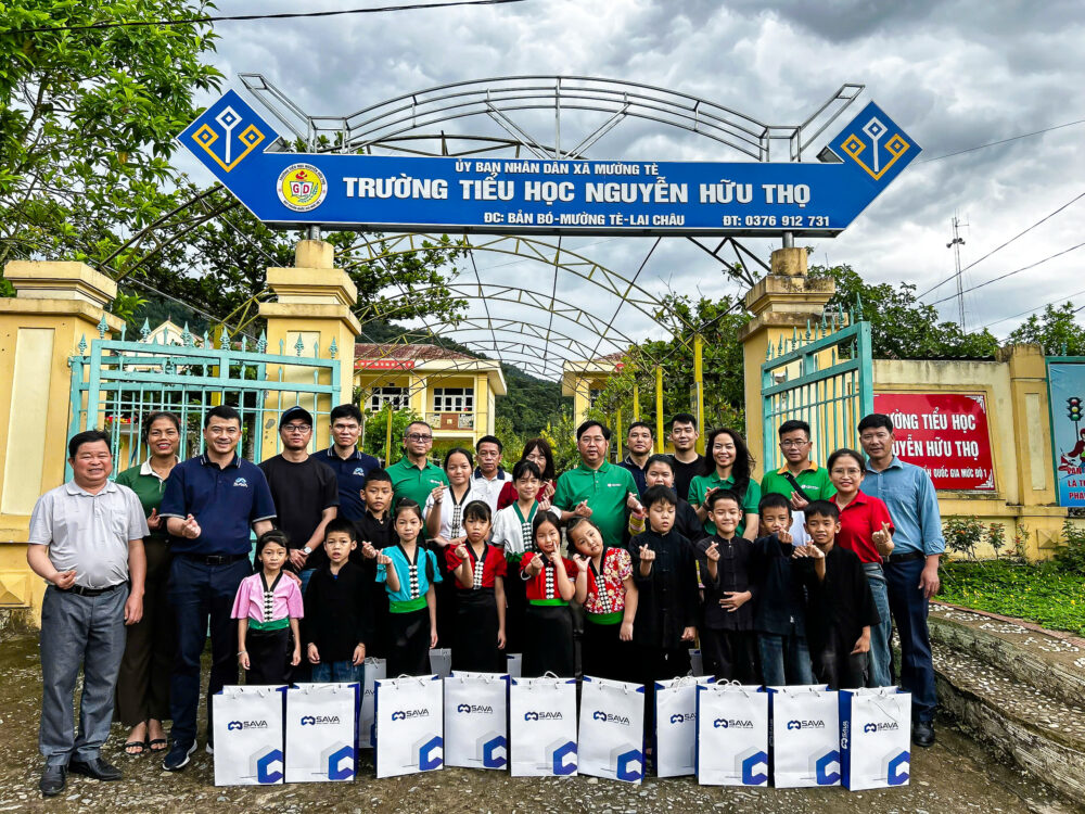 LAN TỎA YÊU THƯƠNG, TIẾP SỨC ĐẾN TRƯỜNG CHO HỌC SINH TRƯỜNG TIỂU HỌC NGUYỄN HỮU THỌ XÃ MƯỜNG TÈ – TỈNH LAI CHÂU