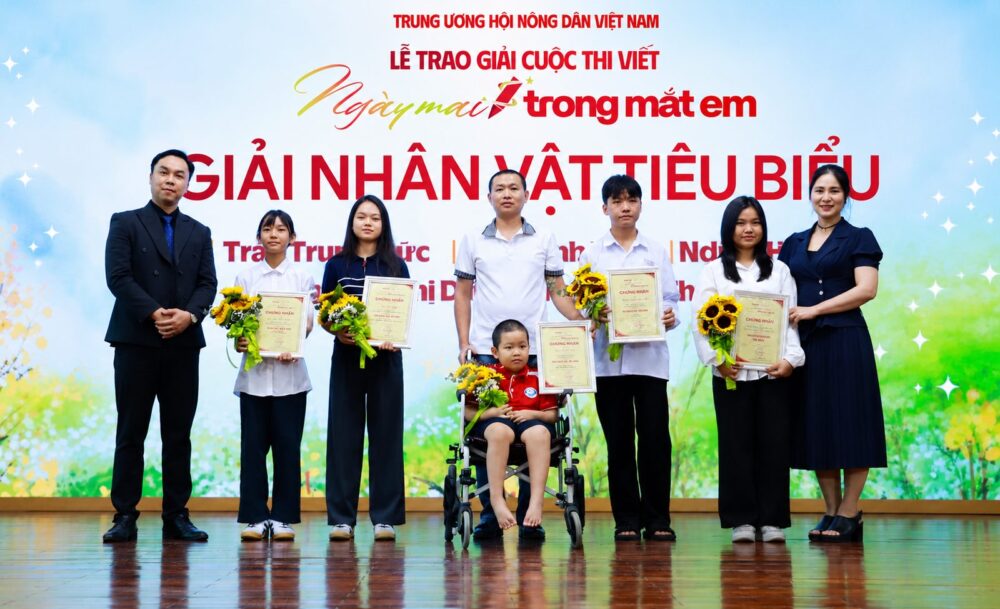 Ngày Mai Trong Mắt Các Em Bắt Đầu Từ Những Điều Rất Thật