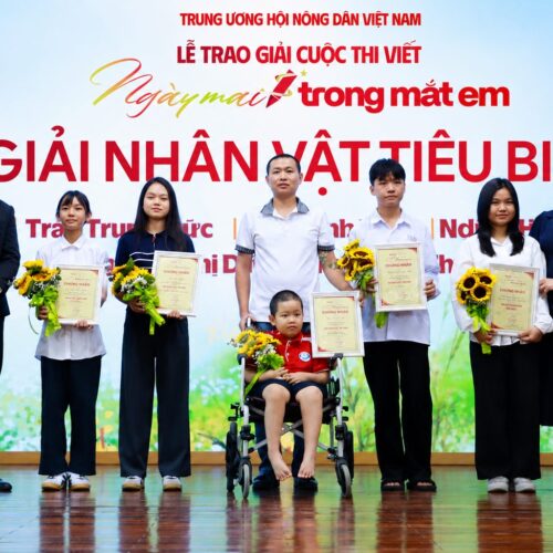 Ngày Mai Trong Mắt Các Em Bắt Đầu Từ Những Điều Rất Thật